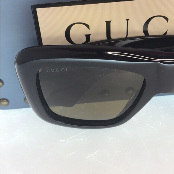 Gucci Black GG0498S Oversized Sunglasses - Picture 4 of 13